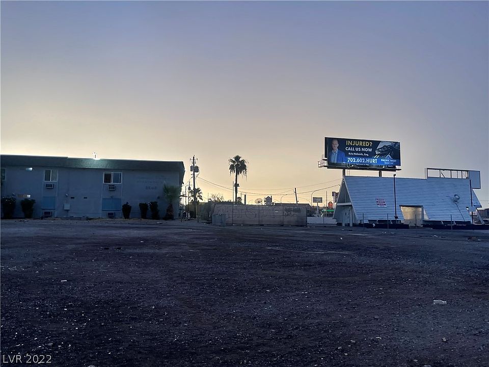 2nd image of 2550 Fremont St