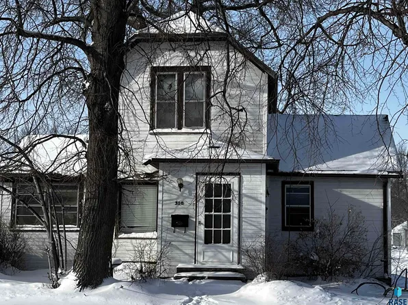 310 N Wind St, Flandreau, SD 57028