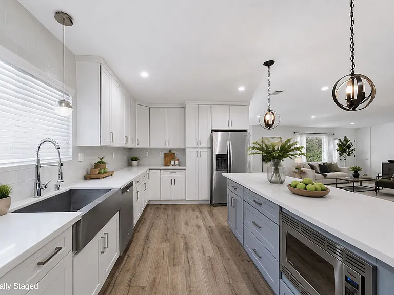 2122 S Highland Ave — Photo 4