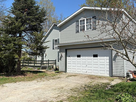 Heated garage & MIL suite 