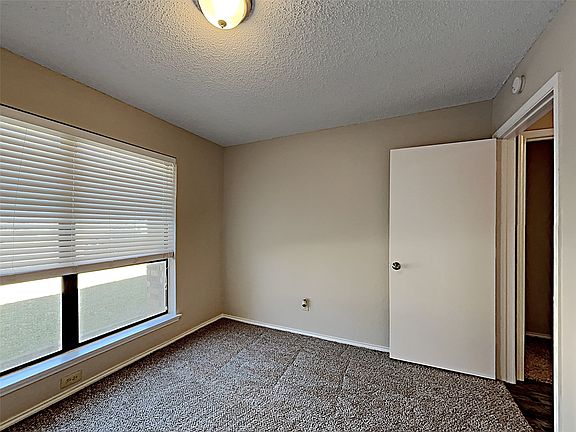 2nd image of 3404 Vine Rdg