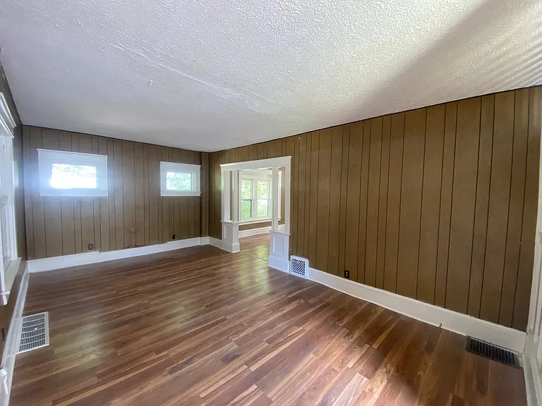 1292 W Wilbeth Rd — Photo 5