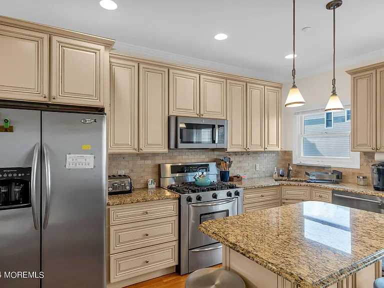 21 Blaine Ave #11 — Photo 9