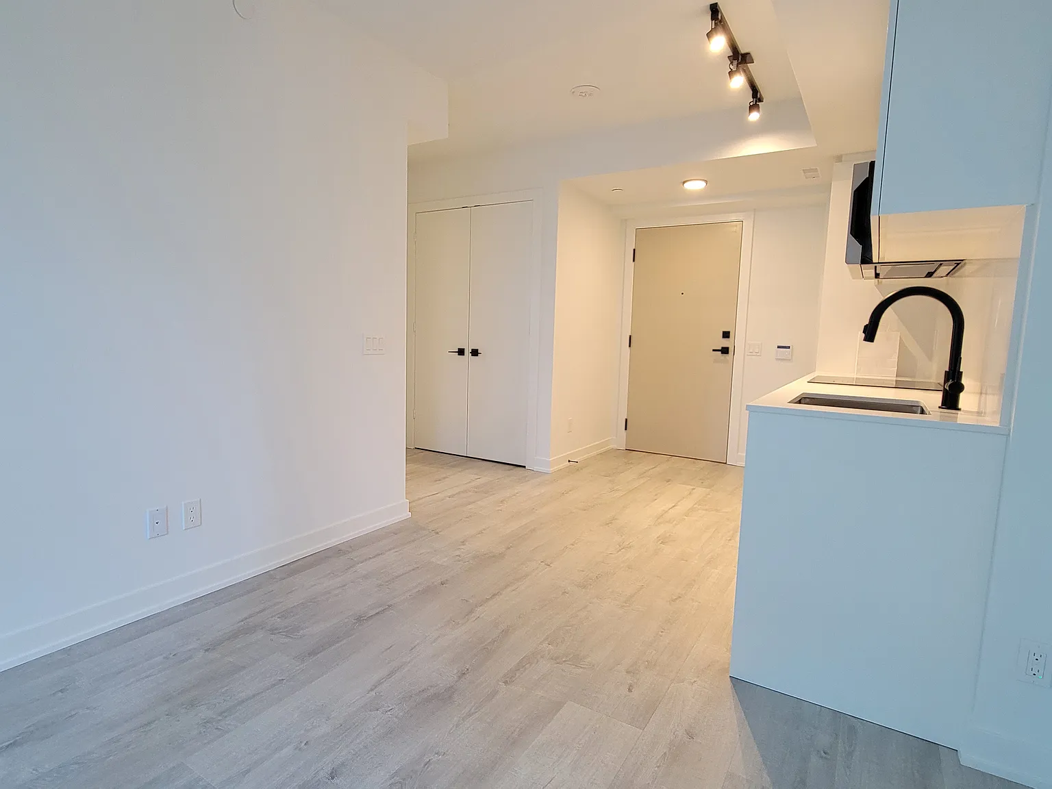 327 King Street West #56 1 bedroom Condo unit for Rent — Photo 3