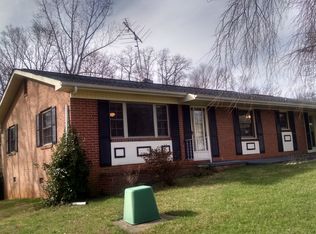 109 Boxwood Ln, Mount Airy, NC 27030