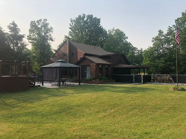 676 W Falls Rd, West Falls, NY 14170