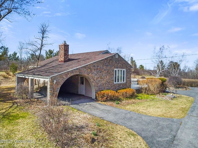 3rd image of 1044 Thacher Pk Road