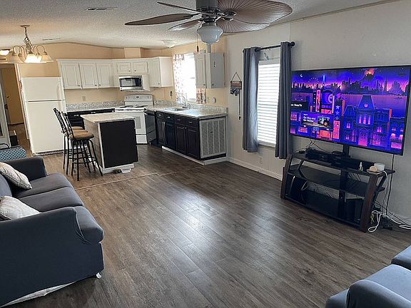 3rd image of 120 Magnolia Ln
