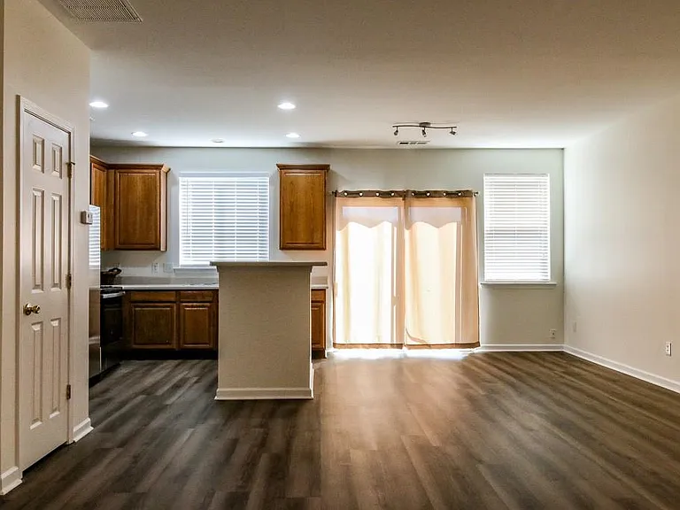 508 Rendezvous Rd — Photo 2