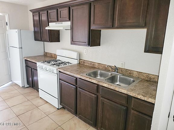 4th image of 2870 Grant Ave #2