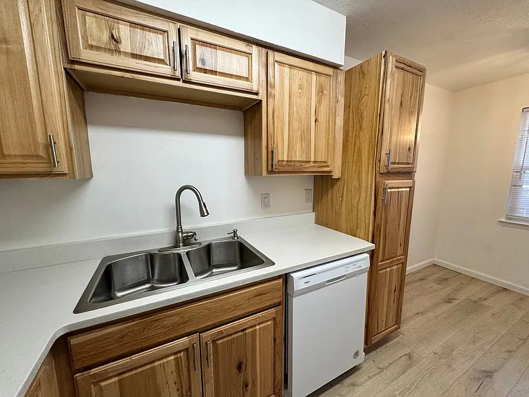 12204 Candelaria Rd NE — Photo 7