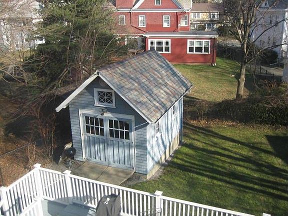 Private Garage and Drive