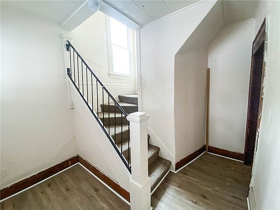 3rd image of 239 Saratoga Ave