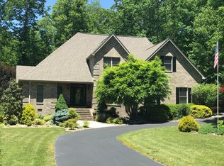 105 Shadowwood Ln, Crossville, TN 38571