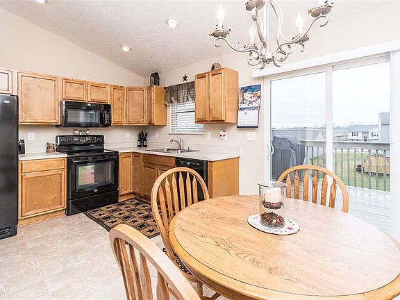 4th image of 329 Rocky Pointe Ct
