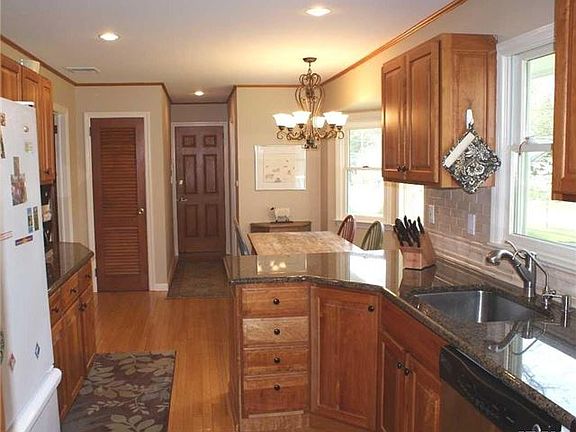 2nd image of 29 Acorn Ln