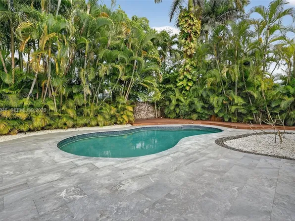 425 NE 114th St #0, Miami, FL 33161