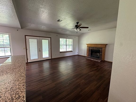 4th image of 204 S Chanda Ln