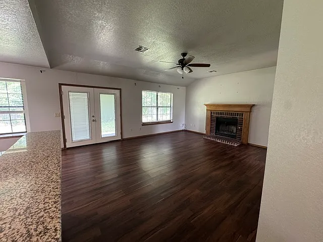 204 S Chanda Ln — Photo 4