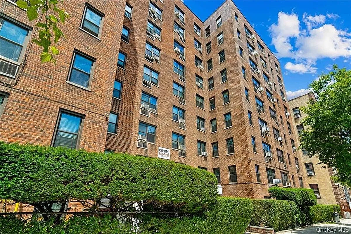 2835 Webb Ave APT 6C photo 1