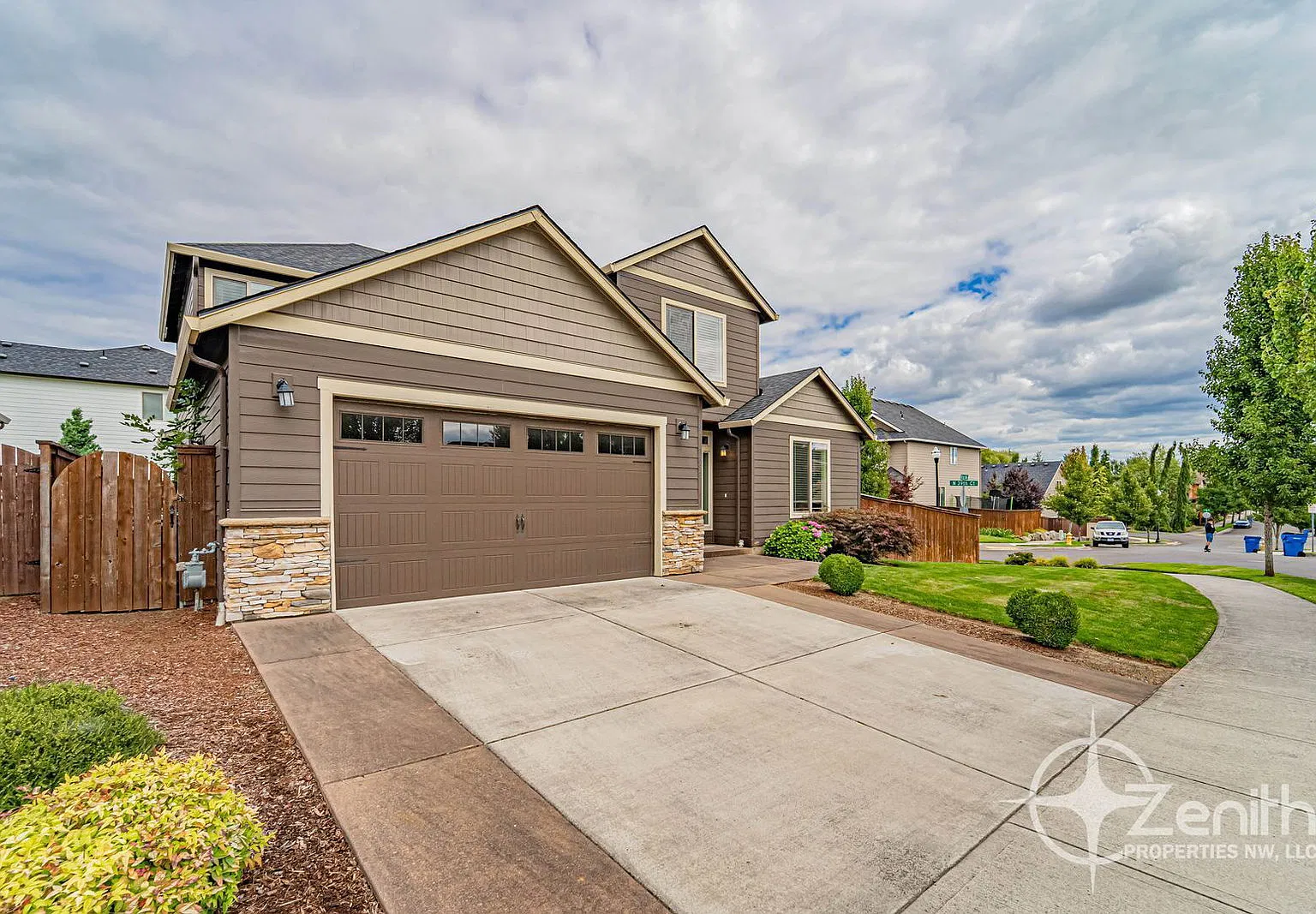 4 bed, 2.5 bath, 2382 sqft, $3,015 — Photo 3