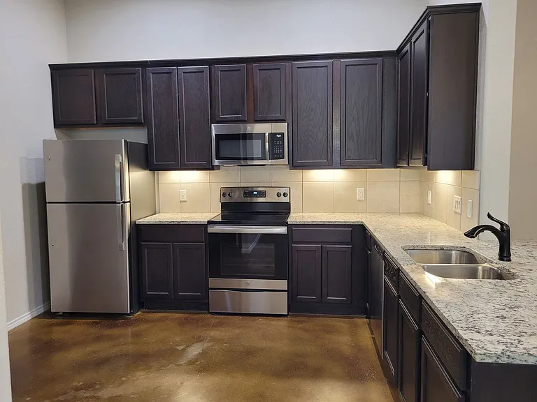 1143 Stanley Way — Photo 2