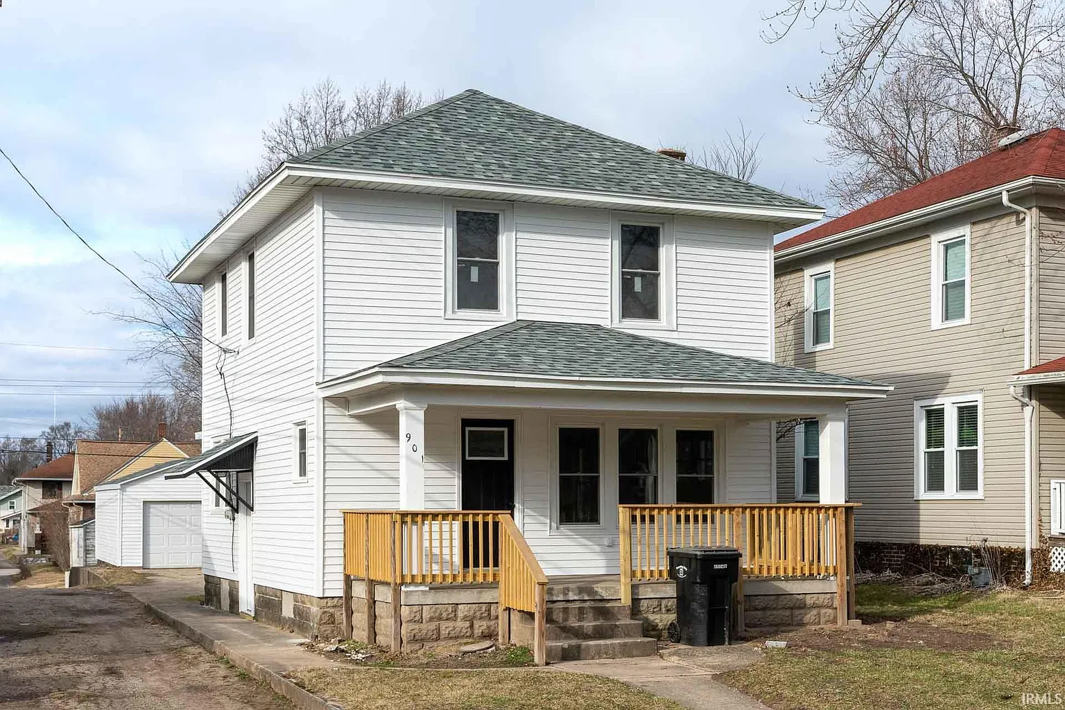 901 E Victoria St photo 1