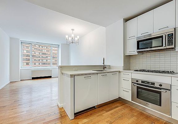 3rd image of 635 W 42nd St APT 5L