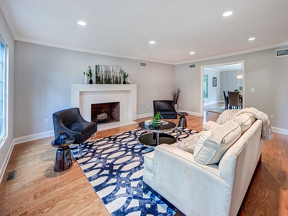 3rd image of 11 Fenton Dr