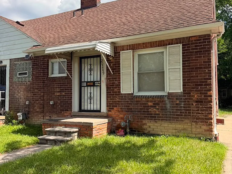 20209 Moross Rd — Photo 4