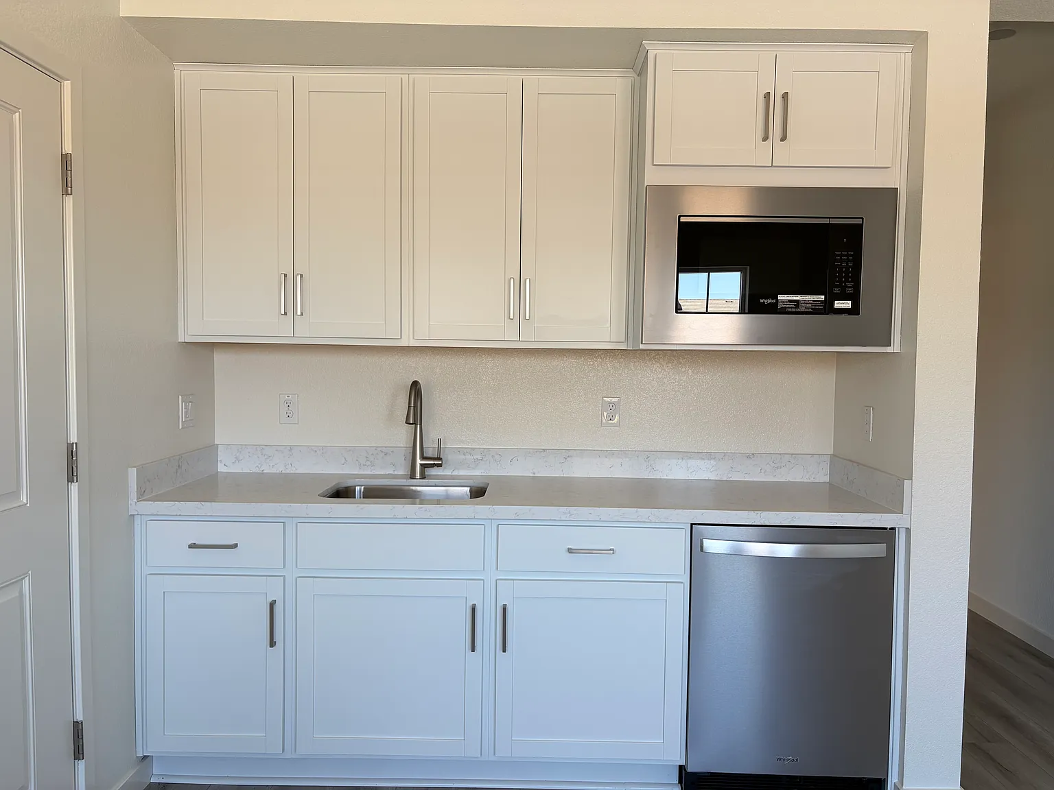 1 bed, 450 sqft, $1,600 — Photo 3