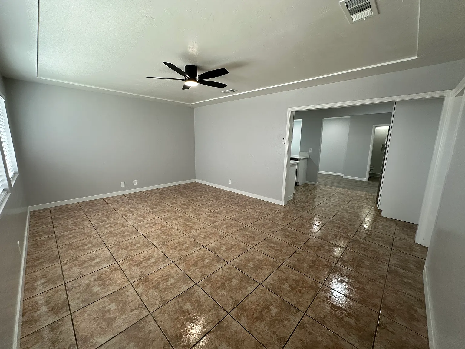 3 bed, 1111 sqft, $3,600 — Photo 4