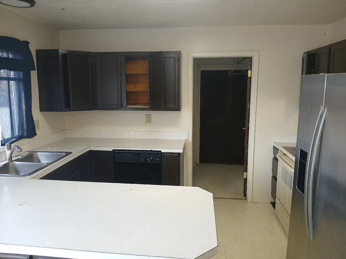 3 bed, $1,095 — Photo 2