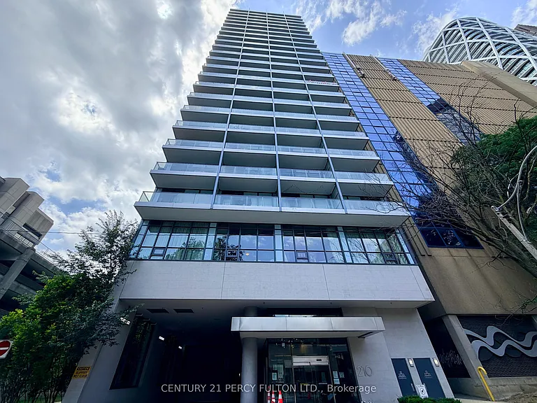 210 Simcoe St #813 — Photo 1