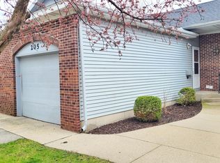 205 Laurelwood Ct SW #86, Grand Rapids, MI 49548