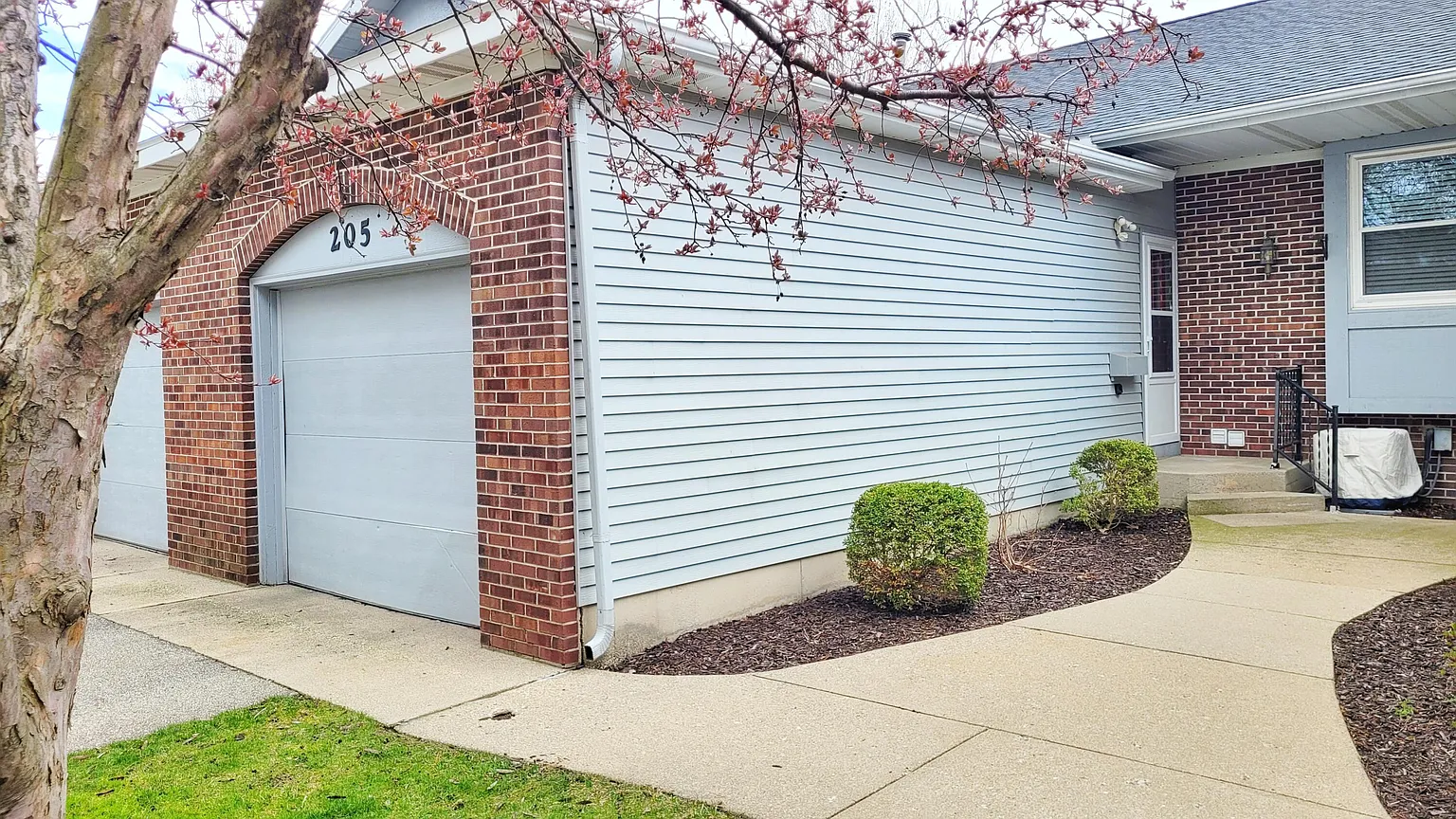 205 Laurelwood Ct SW #86 photo 1