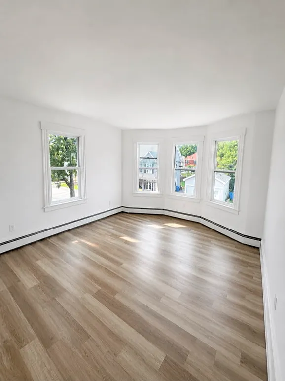3 bed, $1,900 — Photo 3