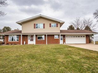736 Old Lincoln Hwy, Mechanicsville, IA 52306