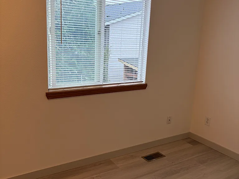 17320 SW Ellis Ct — Photo 10