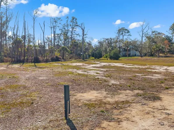 5 NE Seventh St, Steinhatchee, FL 32359