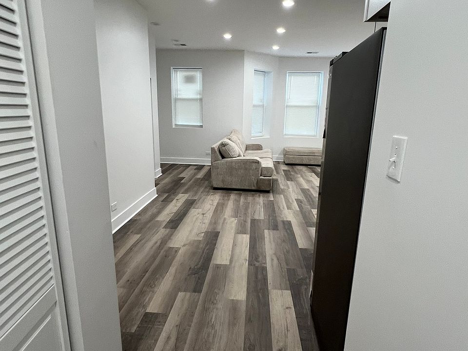 1st image of 3626 W Grenshaw St #2