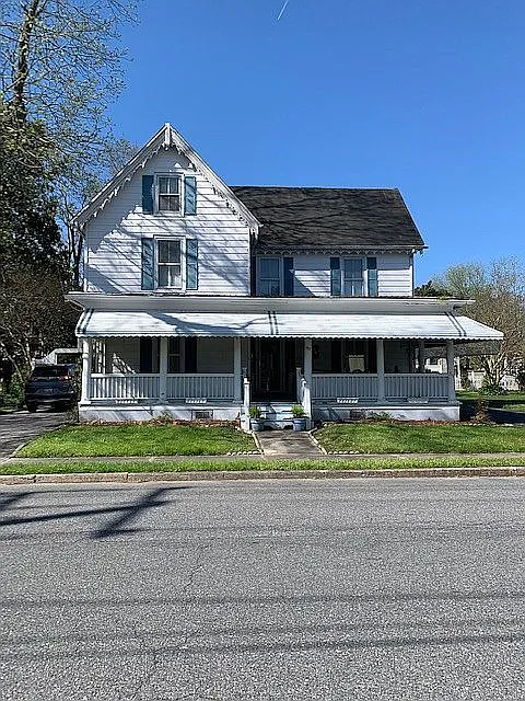 112 Linden Ave photo 1