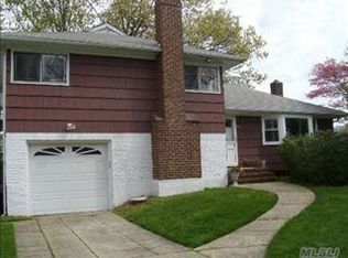 237 Wyngate Dr, Massapequa, NY 11758