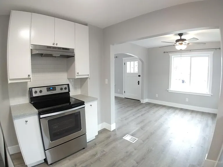 427 E Center St — Photo 7
