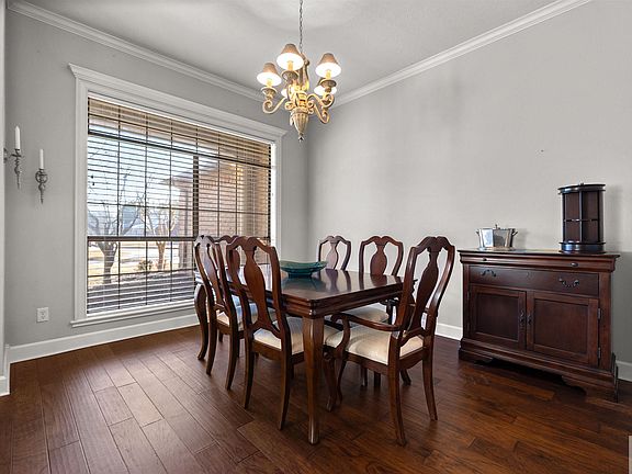 4th image of 2907 Landon Ln