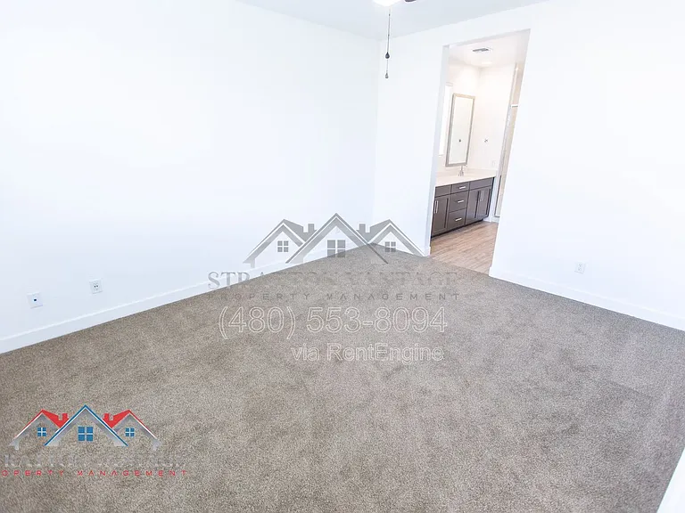 2304 E Kelly Dr — Photo 27