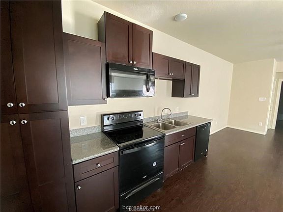 4th image of 2910 Town Square Ave #2303