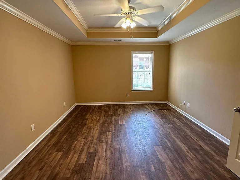 1405 Hillsboro Ln — Photo 8