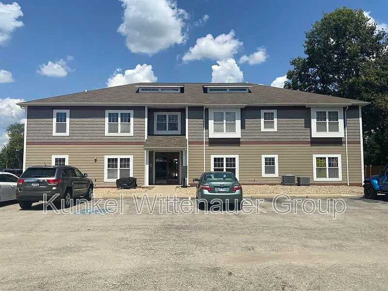 2 bed, 1.0 bath, 1000 sqft, $1,100 — Photo 1