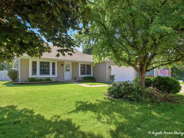 198 S Driftwood Trl, McHenry, IL 60050